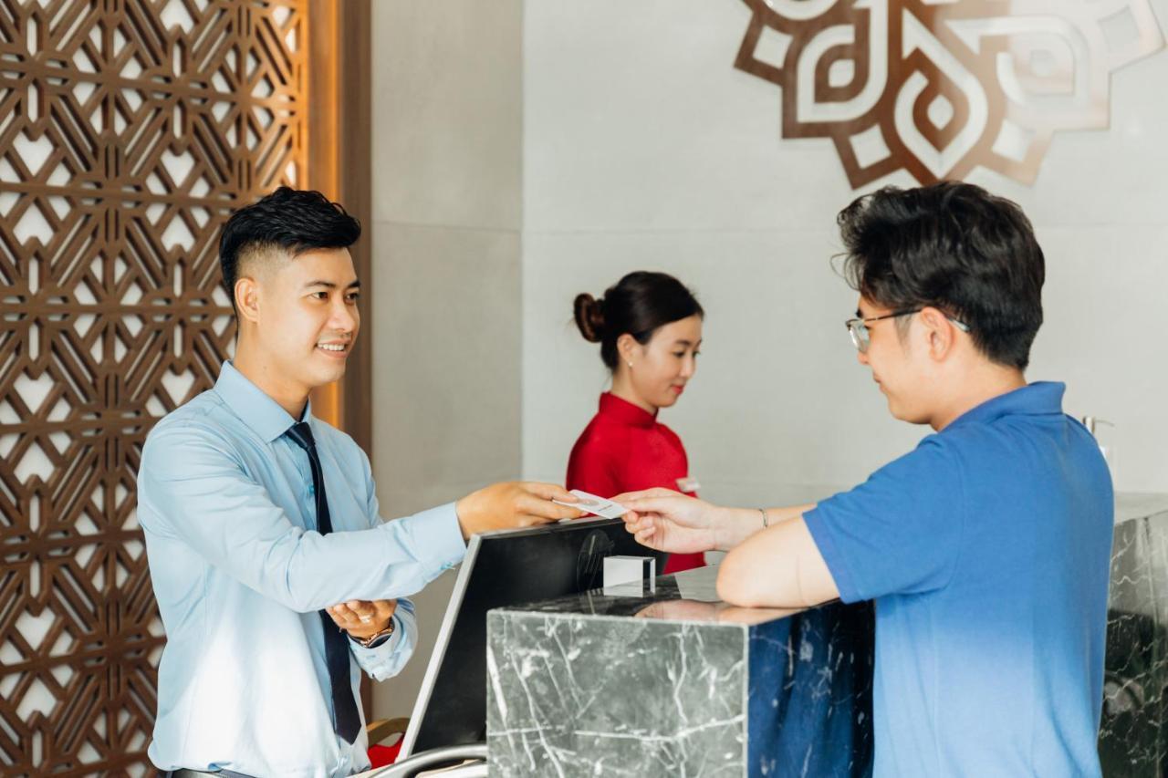 Phu Thang Grand Hotel Duc Hoa Luaran gambar