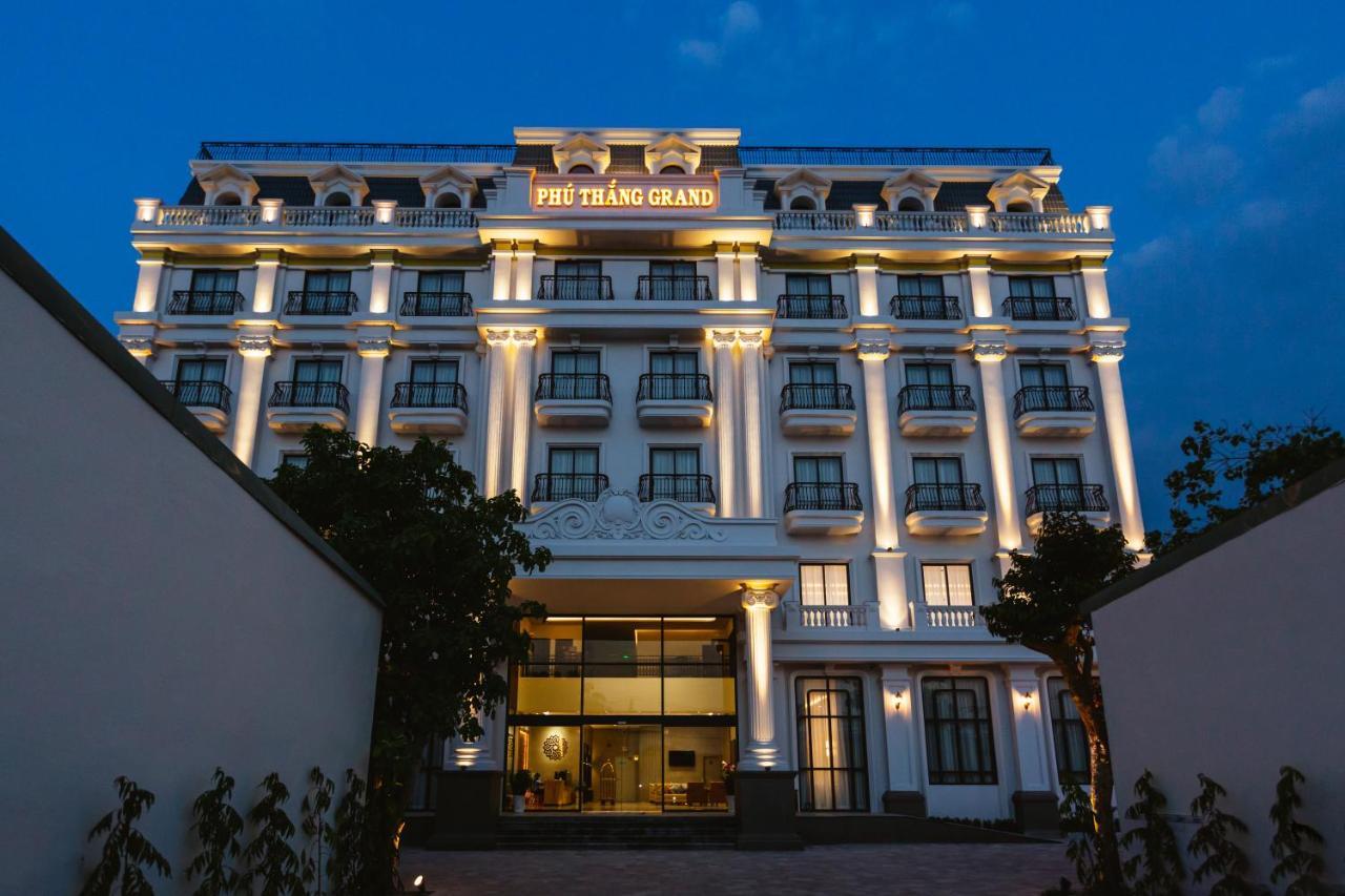 Phu Thang Grand Hotel Duc Hoa Luaran gambar