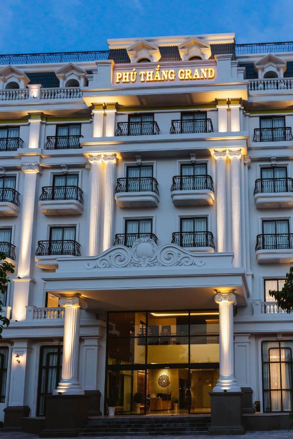 Phu Thang Grand Hotel Duc Hoa Luaran gambar