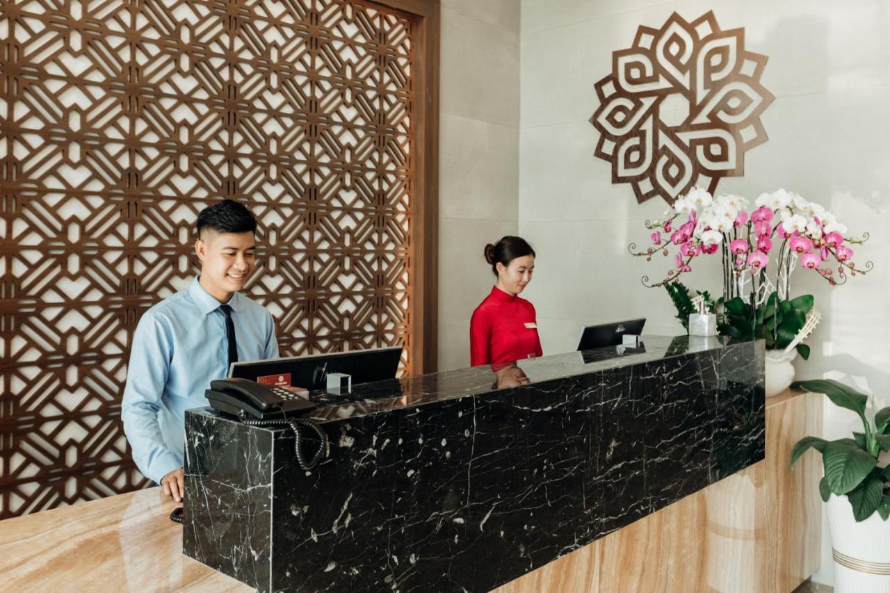 Phu Thang Grand Hotel Duc Hoa Luaran gambar