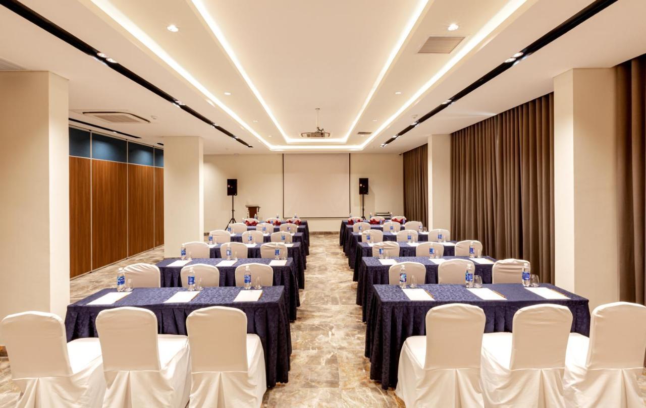 Phu Thang Grand Hotel Duc Hoa Luaran gambar