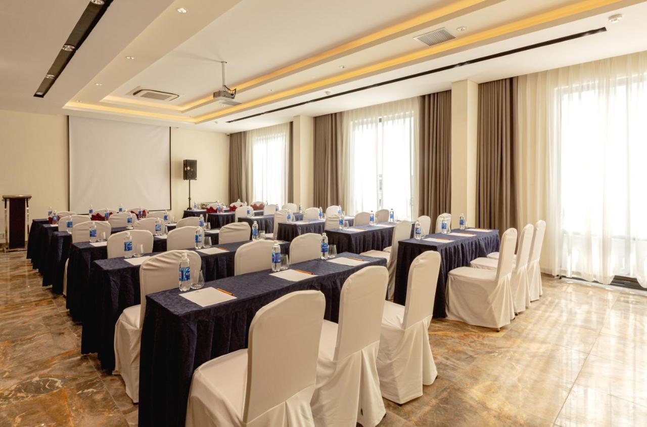 Phu Thang Grand Hotel Duc Hoa Luaran gambar