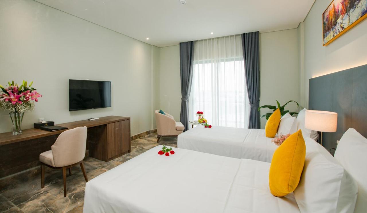 Phu Thang Grand Hotel Duc Hoa Luaran gambar
