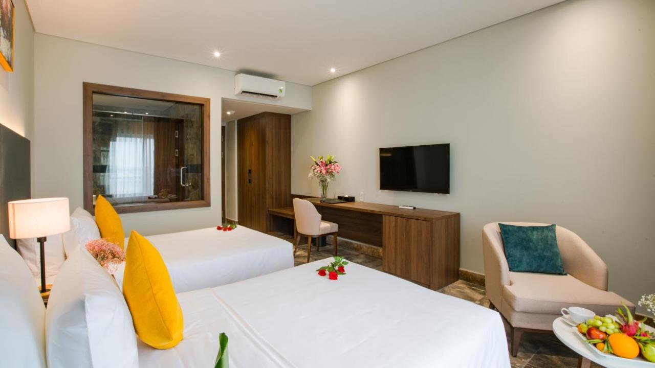 Phu Thang Grand Hotel Duc Hoa Luaran gambar